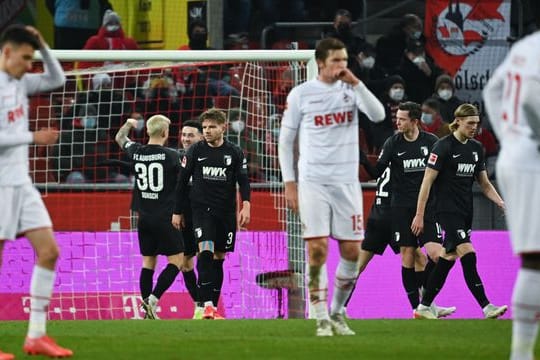 Der FC Augsburg hat mit dem 2:0-Erfolg beim 1.