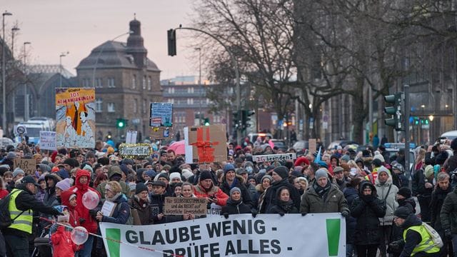 Demonstration gegen die Corona-Maßnahmen in Hamburg.