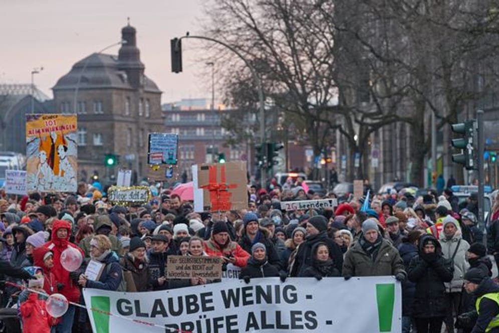 Demonstration gegen die Corona-Maßnahmen in Hamburg.