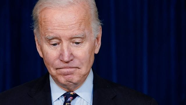 Joe Biden, Präsident der USA, spricht im Chase Center in Wilmington, Delaware, über die schweren Unwetter, die mindestens fünf Bundesstaaten heimgesucht und große Verwüstungen hinterlassen haben. Joe Biden, Präsident der USA, spricht im Chase Center in Wilmington, Delaware, über die schweren Unwetter, die mindestens fünf Bundesstaaten heimgesucht und große Verwüstungen hinterlassen haben.