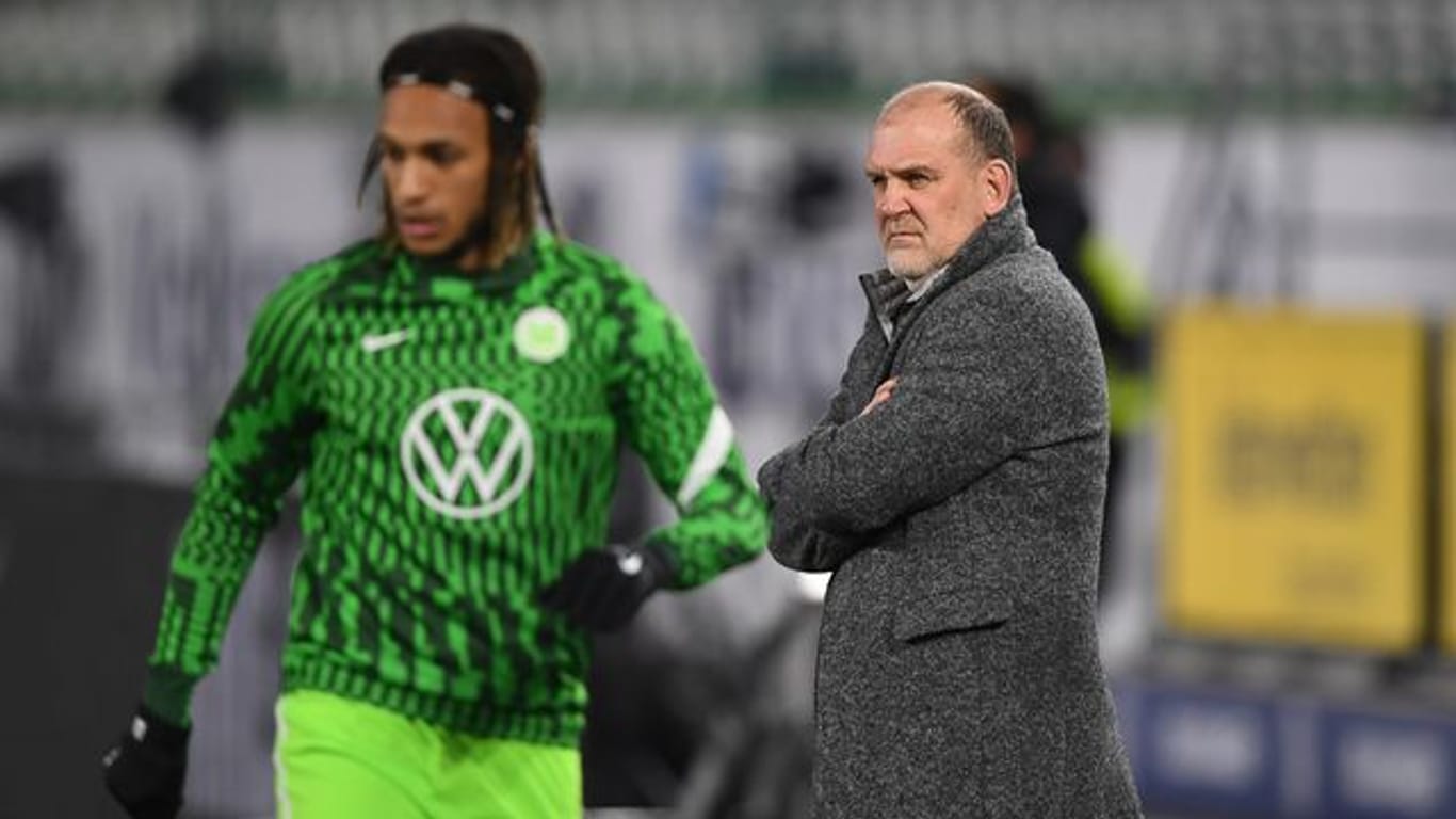 Jörg Schmadtke steht bei einigen Wolfsburger Fans in der Kritik.