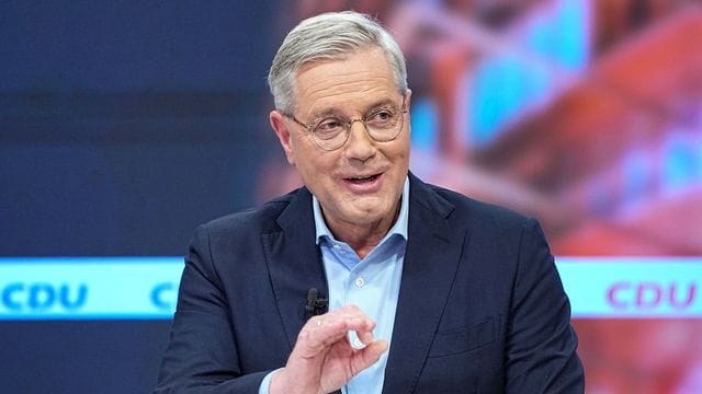 Norbert Röttgen hat sich wie auch Annalena Baerbock gegen eine Betriebserlaubnis für Nord Stream 2 ausgesprochen. Norbert Röttgen hat sich wie auch Annalena Baerbock gegen eine Betriebserlaubnis für Nord Stream 2 ausgesprochen.