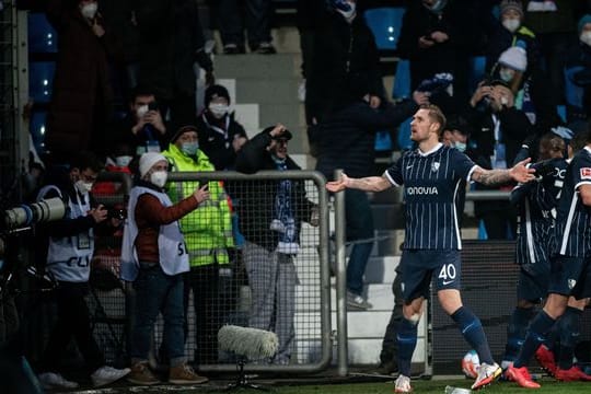 Der Bochumer Sebastian Polter feiert seinen Treffer gegen den BVB.