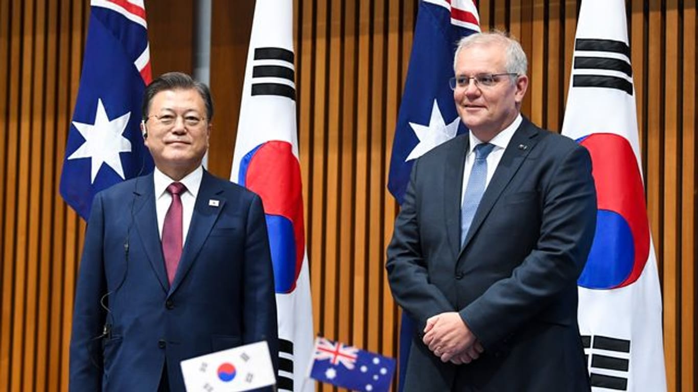 Der australische Premier Scott Morrison (r) und Südkoreas Präsident Moon Jae-in in Canberra.
