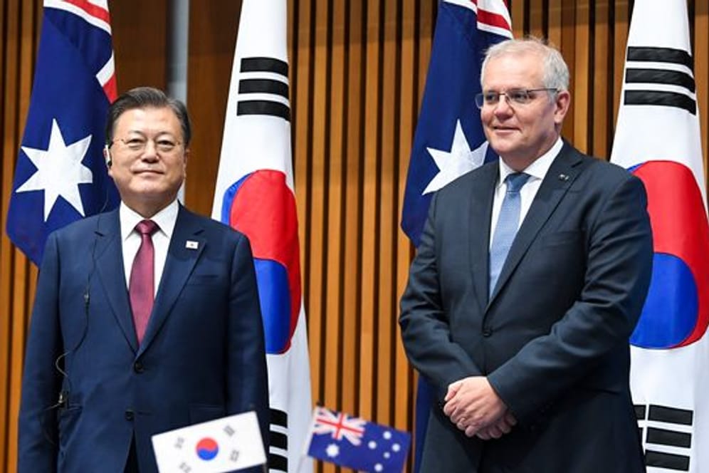 Der australische Premier Scott Morrison (r) und Südkoreas Präsident Moon Jae-in in Canberra.