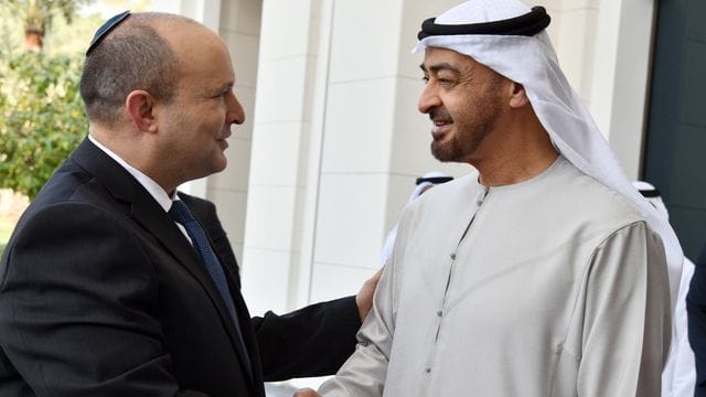Naftali Bennett (l) trifft Scheich Mohamed bin Said Al Nahjan, Kronprinz von Abu Dhabi. Naftali Bennett (l) trifft Scheich Mohamed bin Said Al Nahjan, Kronprinz von Abu Dhabi.