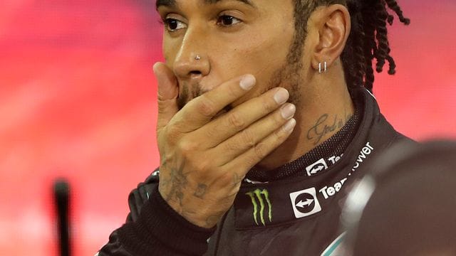 Erhält von der englischen Königin den Schlag zum Ritter: Lewis Hamilton.