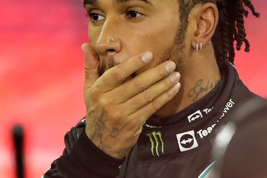 Erhält von der englischen Königin den Schlag zum Ritter: Lewis Hamilton.