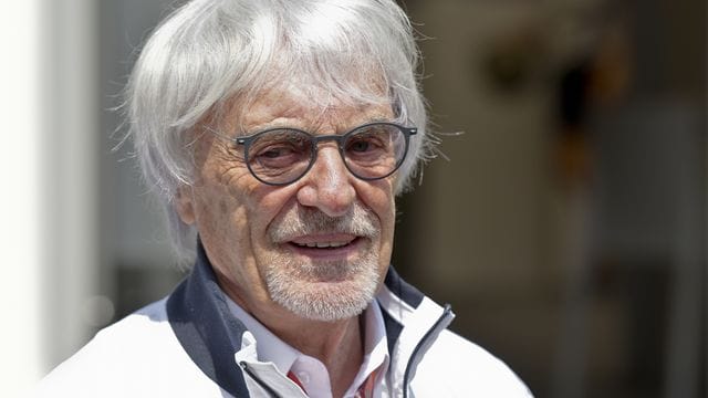 "Der Sport leidet darunter", sagt Ex-Formel-1-Geschäftsführer Bernie Ecclestone über die Umstände der Titelentscheidung.