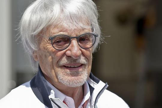 "Der Sport leidet darunter", sagt Ex-Formel-1-Geschäftsführer Bernie Ecclestone über die Umstände der Titelentscheidung.