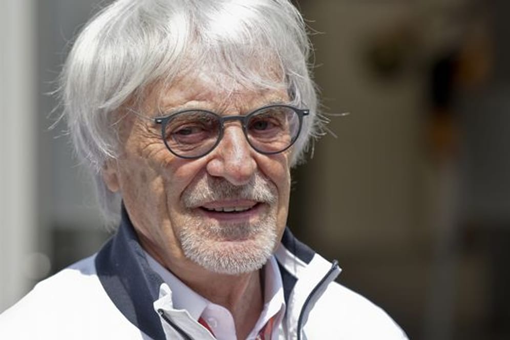 "Der Sport leidet darunter", sagt Ex-Formel-1-Geschäftsführer Bernie Ecclestone über die Umstände der Titelentscheidung.