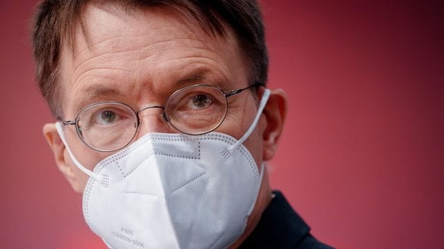 Bundesgesundheitsminister Karl Lauterbach: "Wir haben einen Impfstoffmangel für das erste Quartal". Bundesgesundheitsminister Karl Lauterbach: "Wir haben einen Impfstoffmangel für das erste Quartal".