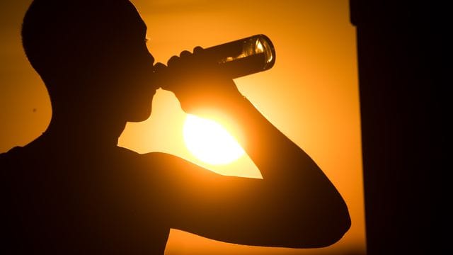 2020 waren deutlich weniger Schulkinder wegen Alkoholmissbrauchs in ärztlicher Behandlung als im Jahr zuvor. 2020 waren deutlich weniger Schulkinder wegen Alkoholmissbrauchs in ärztlicher Behandlung als im Jahr zuvor.