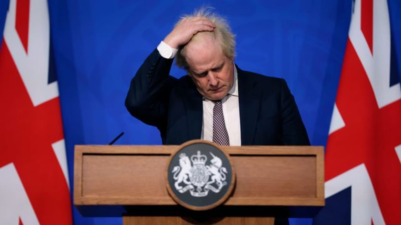 Premier Boris Johnson während einer Pressekonferenz zur neuen Variante des Coronavirus.