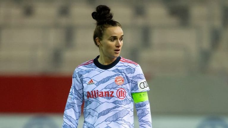 Neben Lina Magull hat der FC Bayern mit Klara Bühl, Giulia Gwinn, Torhüterin Laura Benkarth und Carolin Simon verlängert.