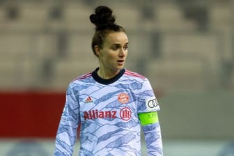 Neben Lina Magull hat der FC Bayern mit Klara Bühl, Giulia Gwinn, Torhüterin Laura Benkarth und Carolin Simon verlängert.