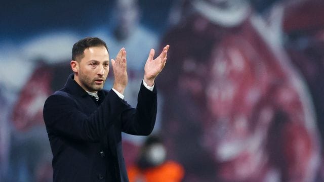 Wird nach seinem guten Einstand weiter auf dieselbe Startelf bauen: Leipzigs Trainer Domenico Tedesco. Wird nach seinem guten Einstand weiter auf dieselbe Startelf bauen: Leipzigs Trainer Domenico Tedesco.