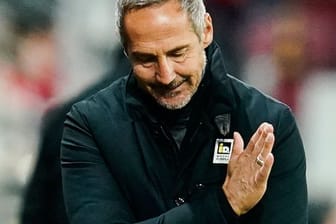 Lächelt die Probleme einfach weg: Borussia Mönchengladbachs Trainer Adi Hütter.