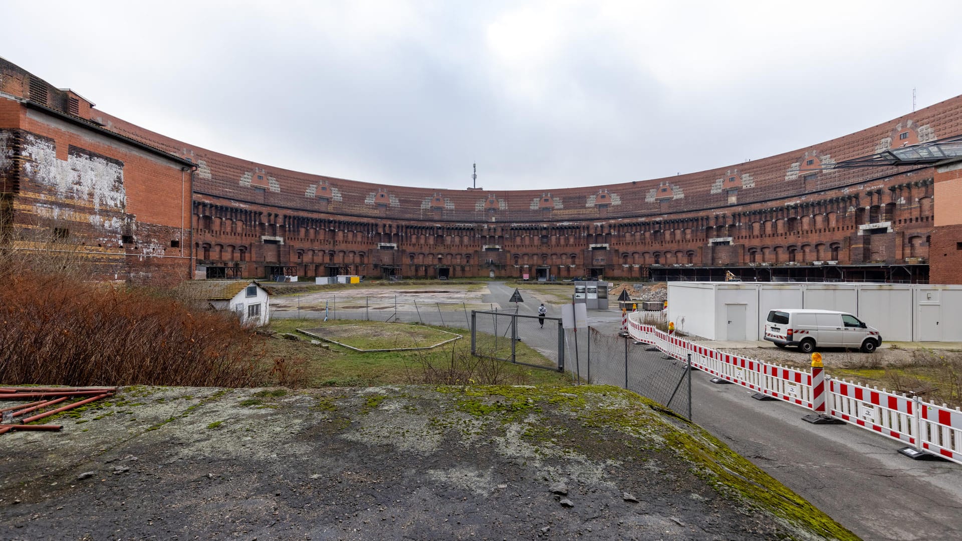 Innenhof der NS-Kongresshalle in Nürnberg (Archivbild): Die Halle wird für mehrere Jahre Ausweichspielort der Oper.