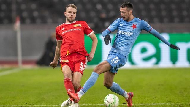 Fällt gegen SC Freiburg aus: Marvin Friedrich (l) in Aktion für Union Berlin. Fällt gegen SC Freiburg aus: Marvin Friedrich (l) in Aktion für Union Berlin.