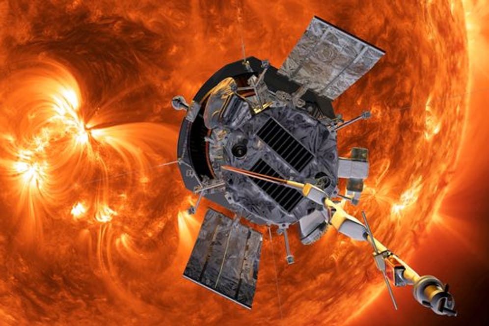 Die Computergrafik zeigt die "Parker Solar Probe"-Sonde der US-Raumfahrtbehörde Nasa auf dem Weg zur Sonne.