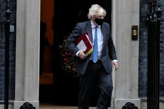 Premierminister Boris Johnson verlässt die Downing Street 10.