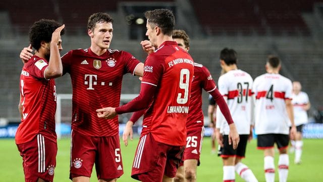 Bayern München hat die vielen Ausfälle im Mittelfeld problemlos kompensiert und beim VfB Stuttgart souverän mit 5:0 gesiegt. Bayern München hat die vielen Ausfälle im Mittelfeld problemlos kompensiert und beim VfB Stuttgart souverän mit 5:0 gesiegt.
