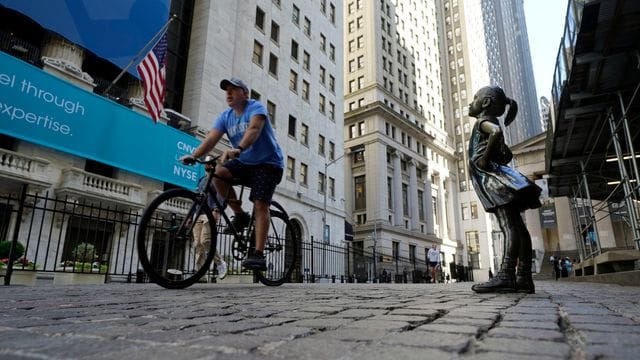 Die Statue "Fearless Girl" (Furchtloses Mädchen) vor der New Yorker Börse.