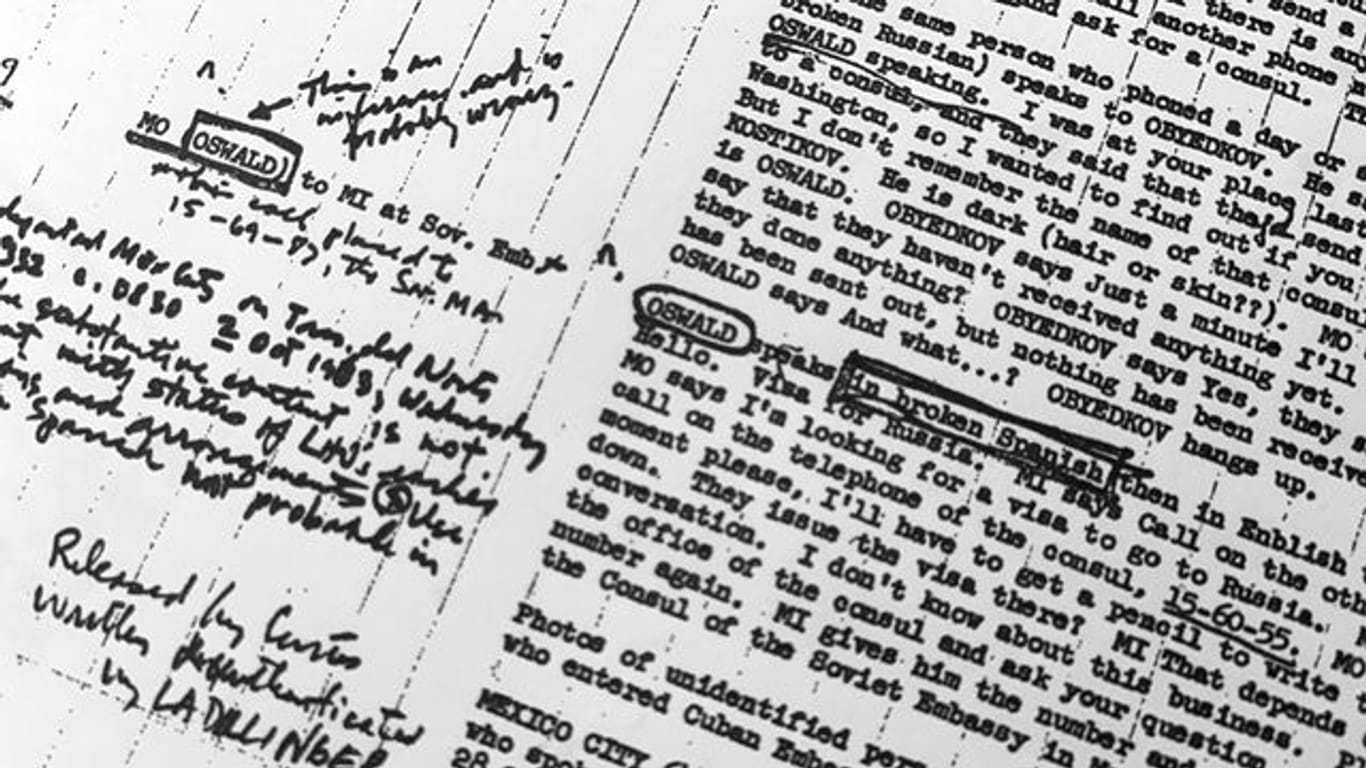 Ein Teil einer CIA-Akte vom Februar 1968 mit dem Titel "Mexico City Chronology" über Lee Harvey Oswalds Zeit in Mexiko und seinen Kontakt zur Sowjetunion.