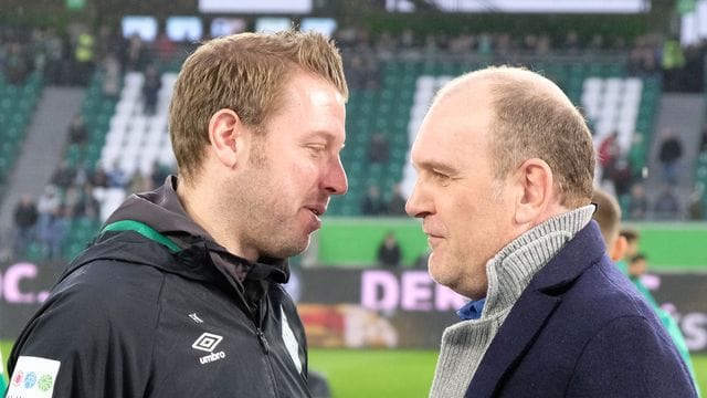 Vertraut auf Trainer Florian Kohfeldt (l): Wolfsburgs Geschäftsführer Sport Jörg Schmadtke. Vertraut auf Trainer Florian Kohfeldt (l): Wolfsburgs Geschäftsführer Sport Jörg Schmadtke.
