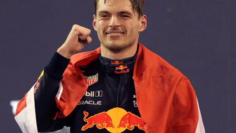 Der Niederländer Max Verstappen vom Team Red Bull jubelt über seinen WM-Titel.