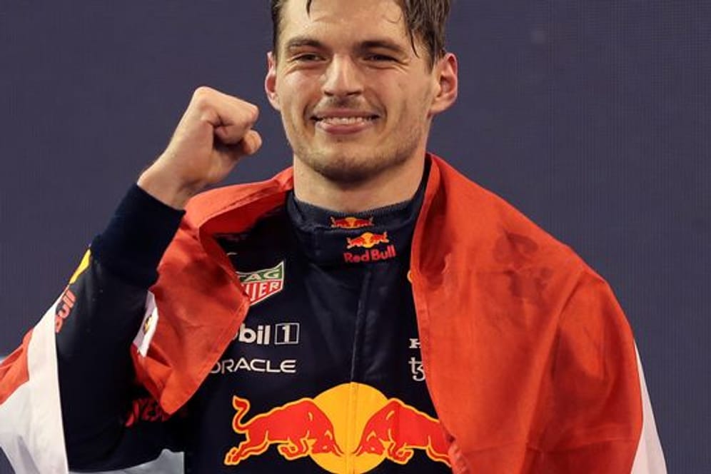 Der Niederländer Max Verstappen vom Team Red Bull jubelt über seinen WM-Titel.
