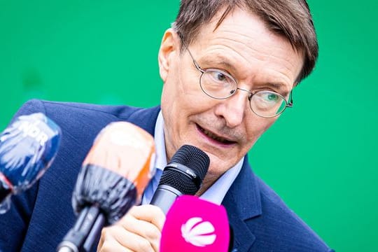 "Wir müssen uns hier auf eine Herausforderung einstellen, die wir in dieser Form noch nicht gehabt haben": Karl Lauterbach.