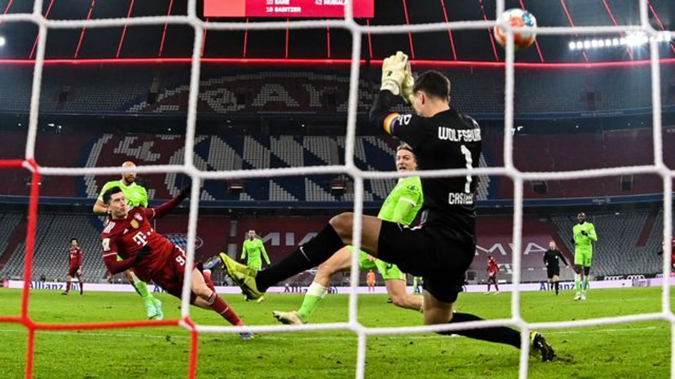 Bayern-Star Robert Lewandowski traf zum 4:0-Endstand gegen den VfL Wolfsburg.