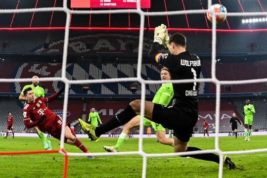 Bayern-Star Robert Lewandowski traf zum 4:0-Endstand gegen den VfL Wolfsburg.