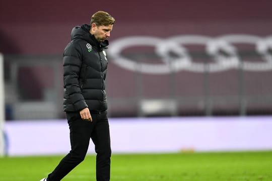 Wolfsburgs Trainer Florian Kohfeldt ist nach der Niederlage in München bedient.