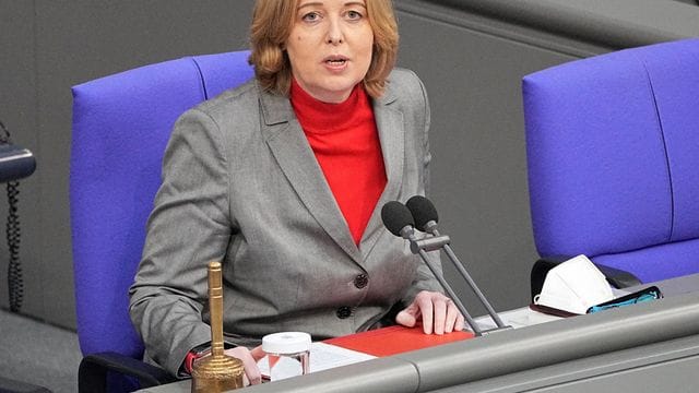 "Kenne eine Reihe von Politikern, die können angesichts dieser ständigen Hetze im Netz nicht mehr" :Bärbel Bas. "Kenne eine Reihe von Politikern, die können angesichts dieser ständigen Hetze im Netz nicht mehr" :Bärbel Bas.