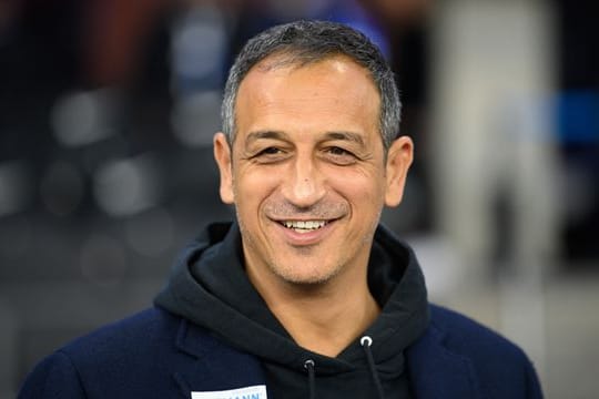 Fürths Geschäftsführer Rachid Azzouzi hält sich zu möglichen Spielerverpflichtungen in der Winterpause bedeckt.