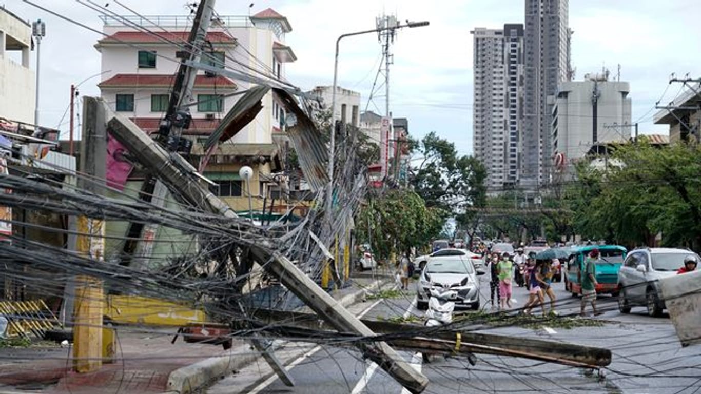 Umgestürzte Strommasten in Cebu.