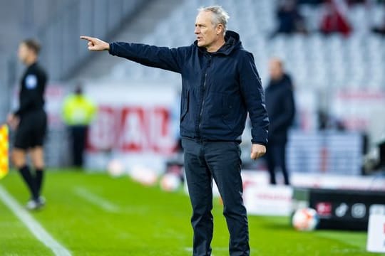 Freiburgs Trainer Christian Streich gibt seiner Mannschaft die Richtung vor.