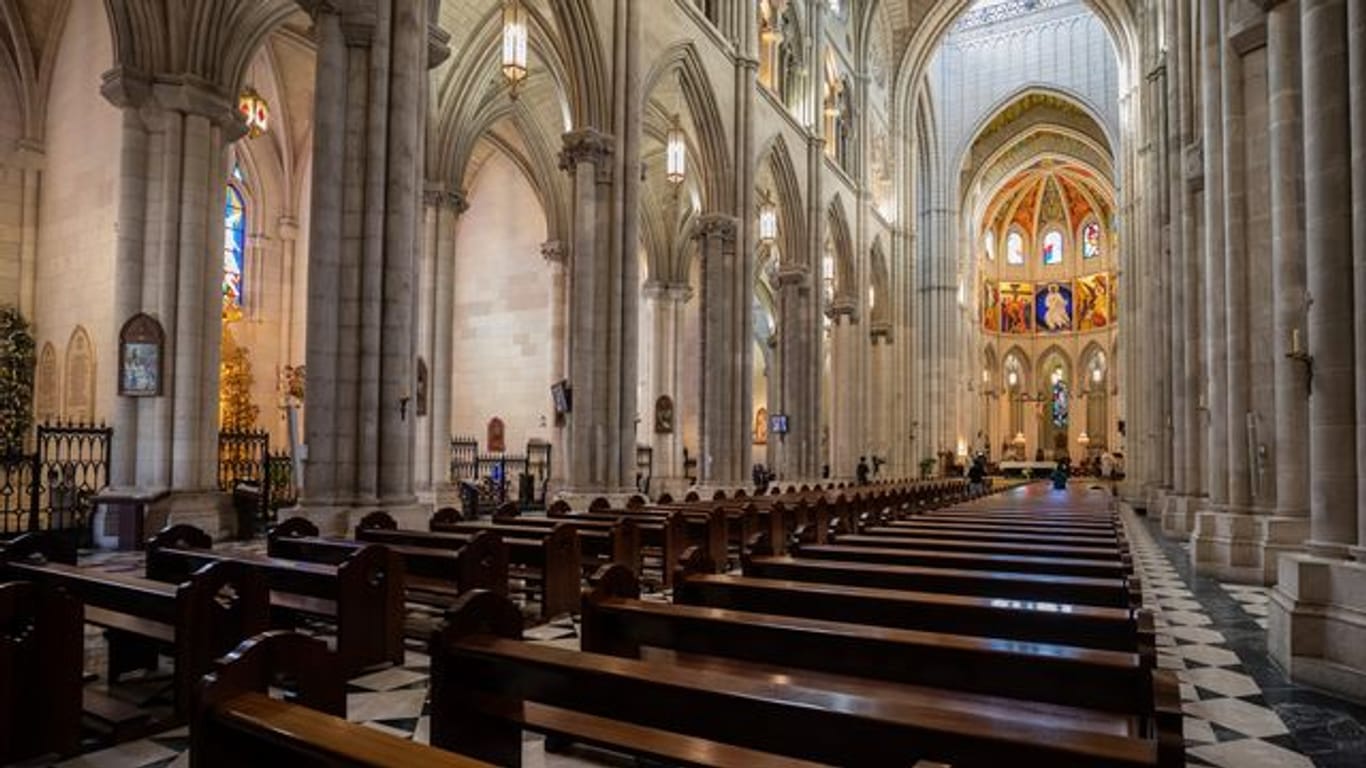 Die Almudena-Kathedrale in Madrid.