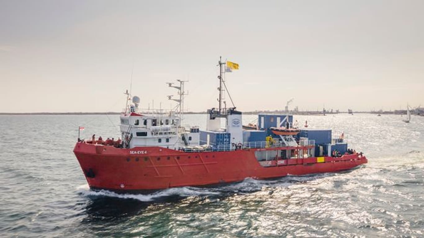 Die Sea-Eye 4 wird von deutschen Seenotrettern auf dem Mittelmeer betrieben: Finanziert hat sie unter anderem Untited 4 Rescue.