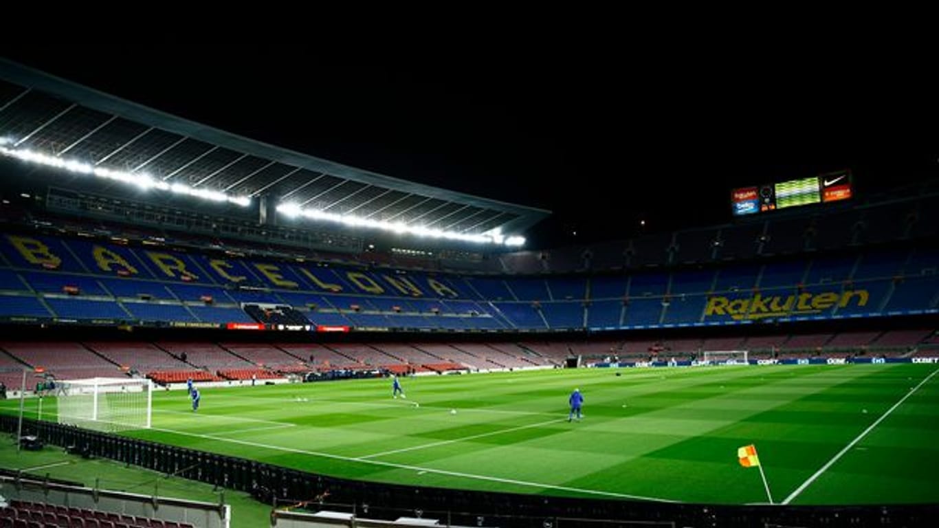 Eine Gesamtansicht des Camp Nou Stadion vor dem Spiel.
