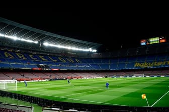 Eine Gesamtansicht des Camp Nou Stadion vor dem Spiel.