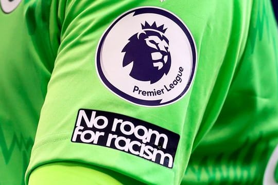 Die 20 Fußballclubs der Premier League berieten sich auf einem Krisentreffen über den Spielplan.