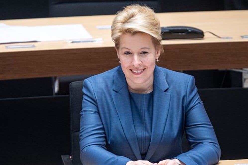 Franziska Giffey am ersten Tag ihrer Amtszeit als Regierende Bürgermeisterin im Berliner Abgeordnetenhaus.