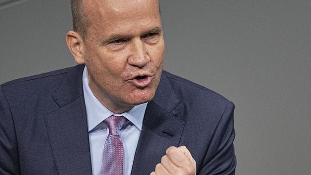 Ralph Brinkhaus (CDU), Vorsitzender der CDU/CSU-Bundestagsfraktion, spricht im Bundestag. Ralph Brinkhaus (CDU), Vorsitzender der CDU/CSU-Bundestagsfraktion, spricht im Bundestag.