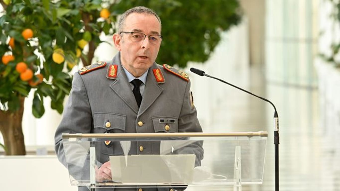Generalmajor Carsten Breuer, Leiter des Corona-Krisenstabs im Bundeskanzleramt, gibt eine Pressekonferenz zur Entwicklung der Corona-Lage in Bayern.