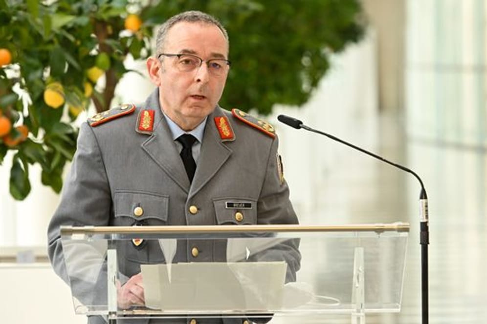 Generalmajor Carsten Breuer, Leiter des Corona-Krisenstabs im Bundeskanzleramt, gibt eine Pressekonferenz zur Entwicklung der Corona-Lage in Bayern.