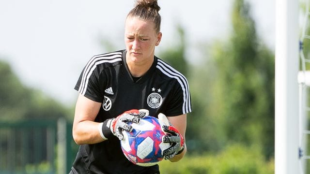 Fußball-Nationaltorhüterin Almuth Schult erwägt ein Karriere-Ende. Fußball-Nationaltorhüterin Almuth Schult erwägt ein Karriere-Ende.